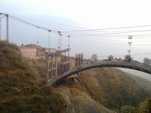 漢原縣龍潭溝1號橋吊裝