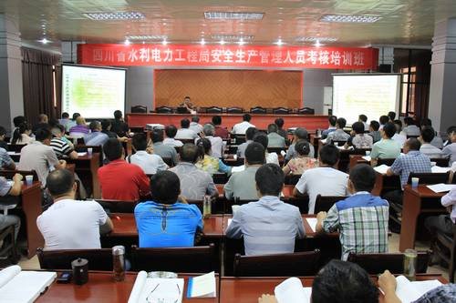 工程局舉辦“三類人員”安全生產(chǎn)考核培訓(xùn)班 