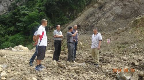 董蜀良一行到后溝水庫項目部視察工作