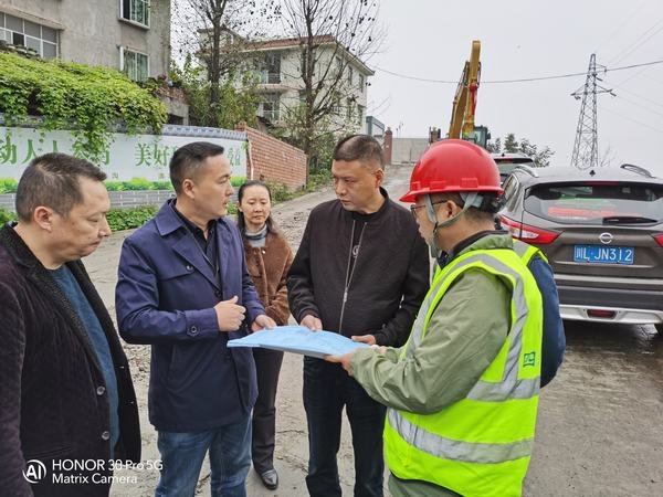 井研縣副縣長(zhǎng)謝建平一行到井研項(xiàng)目開(kāi)展調(diào)研工作