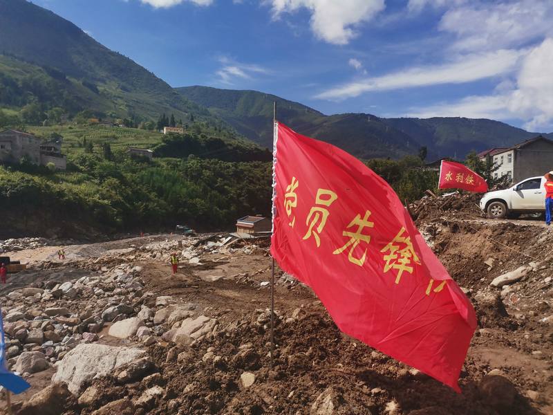 信念的力量——雅安漢源“7.20”山洪泥石流公司黨員干部沖鋒在前